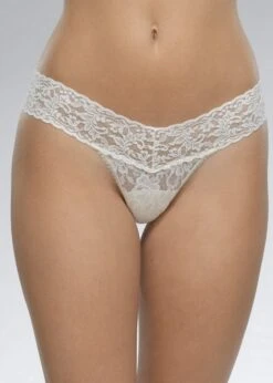 HANKY PANKY Signature Lace Low Rise Thong 11 HANKY PANKY Signature Lace Low Rise Thong -BLUEBELLA Sales Store 4911p ivor a 11