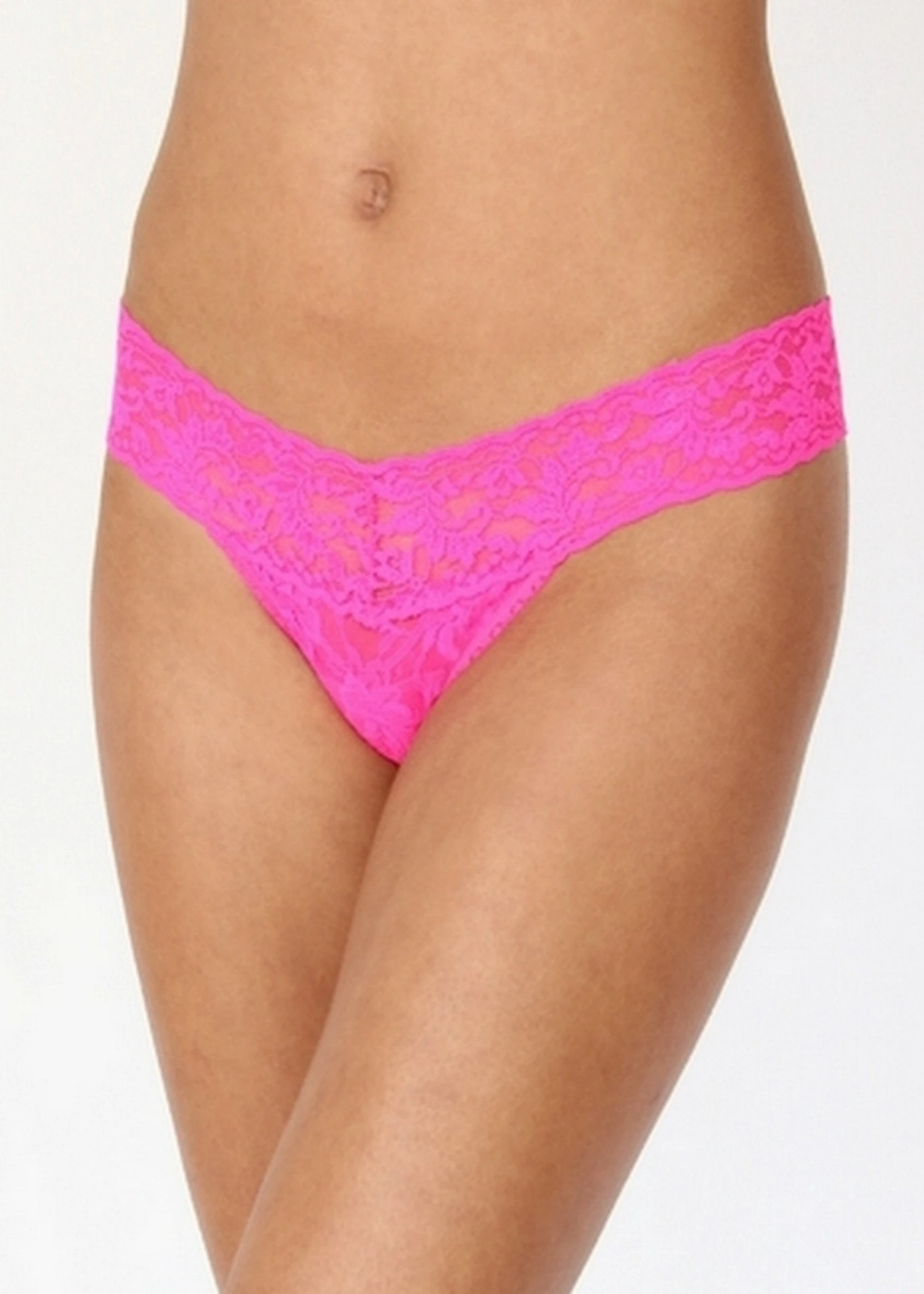 HANKY PANKY Signature Lace Low Rise Thong 5 HANKY PANKY Signature Lace Low Rise Thong - Image 5
